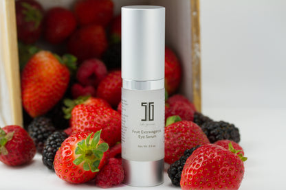 Solo Giovane eye care serum bottle with fruit background